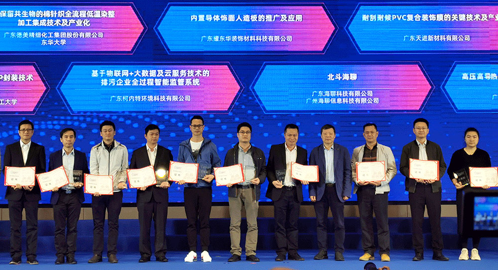 1583129597631897.jpg 胡硕飞领奖1.jpg