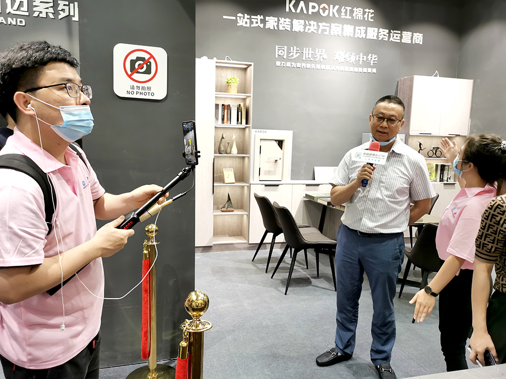 1598230232510868.jpg 采访合影2.jpg